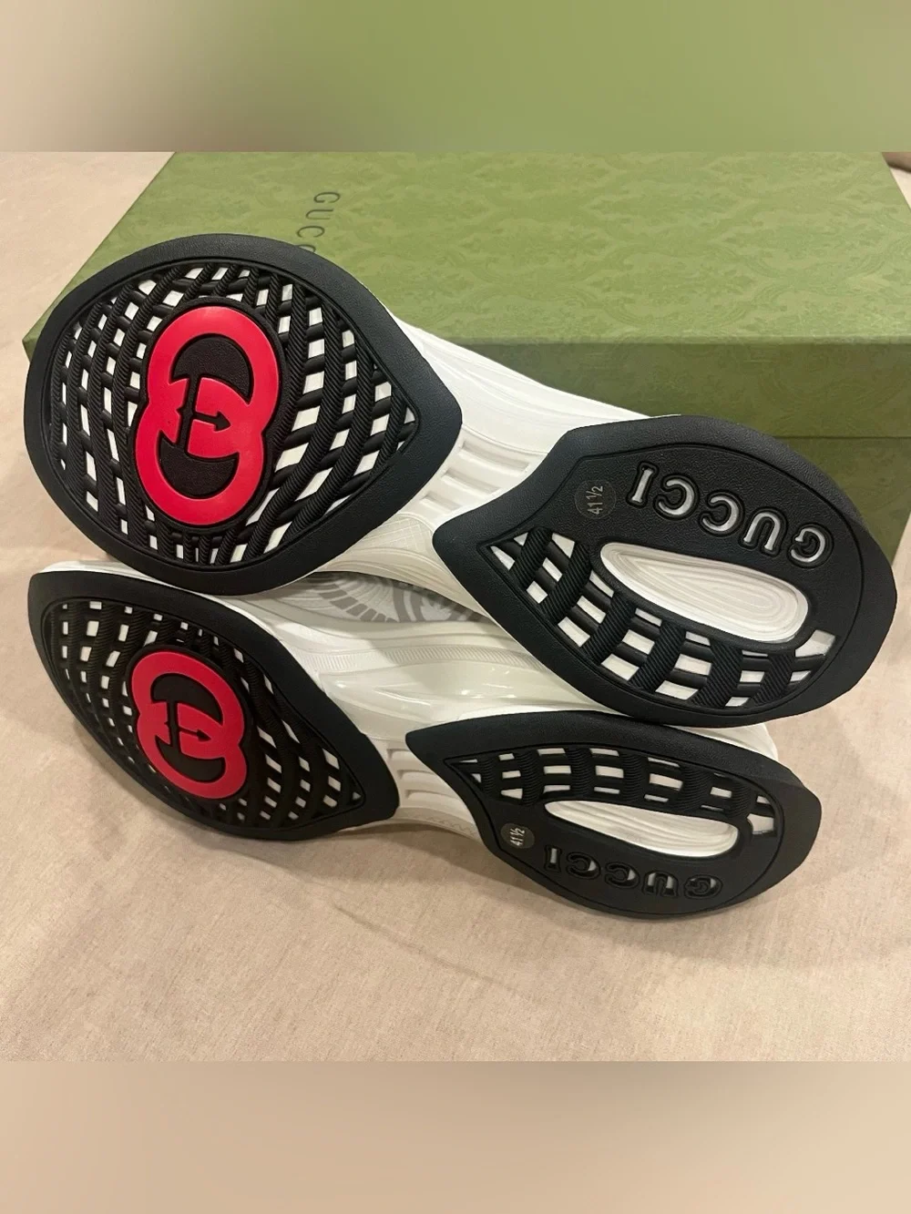 Gucci gg logo